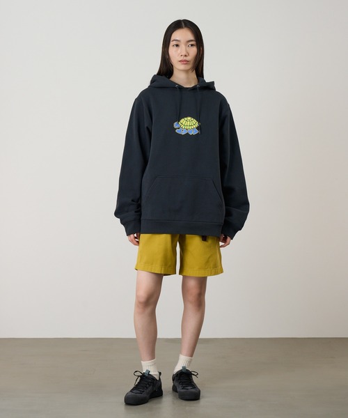 Gramicci（グラミチ）の「TURTLE HOODED SWEATSHIRT｜タートルフーデッドスウェットシャツ（パーカー・メンズ・レッド/ヘザーグレー/ブラック・S/M/L/XL/XXL）」の4枚目の写真