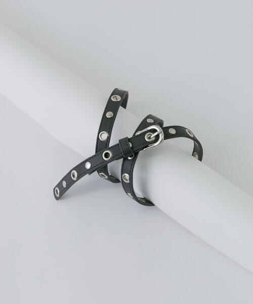 SMELLY（スメリー）の「スリムアイレットベルト（ベルト・レディース・チャコールグレー/アイボリー・-）」の2枚目の写真