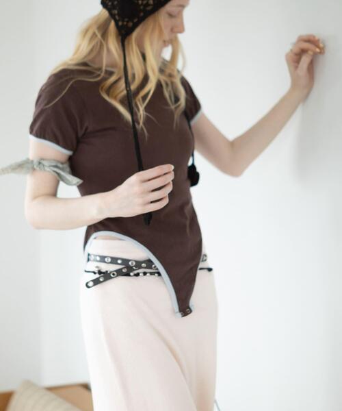 SMELLY（スメリー）の「スリムアイレットベルト（ベルト・レディース・チャコールグレー/アイボリー・-）」の13枚目の写真