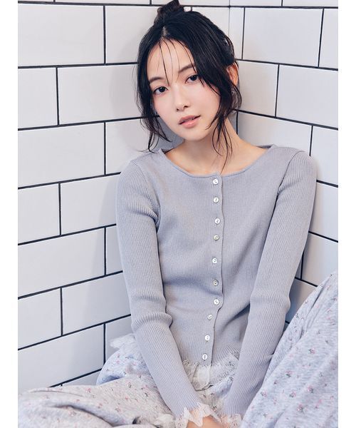 FURFUR(ファーファー)の「【UVカット】トリミングリブカーディガン【WEB限定カラー】(カーディガン/ボレロ・レディース・グレー/ブラック/サックスブルー/ホワイト/レッド・F)」の4枚目の写真