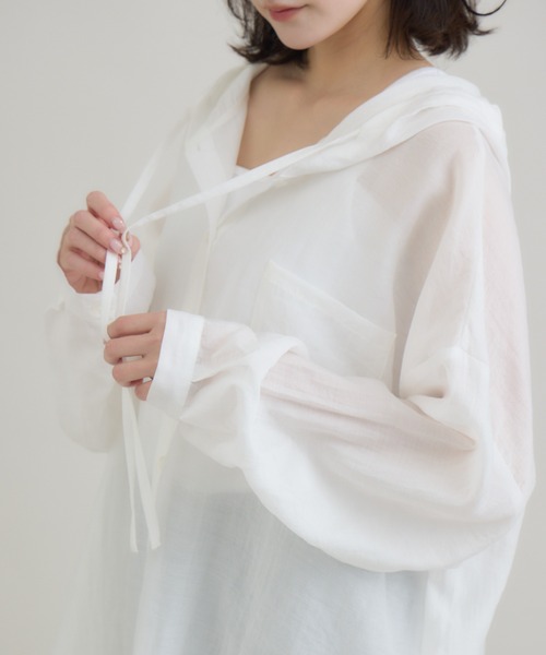 RU.TI.LE（ルチル）の「【RU.TI.LE】フード付きビッグシャツ（シャツ/ブラウス・レディース・ホワイト/グレー・MEDIUM）」の16枚目の写真