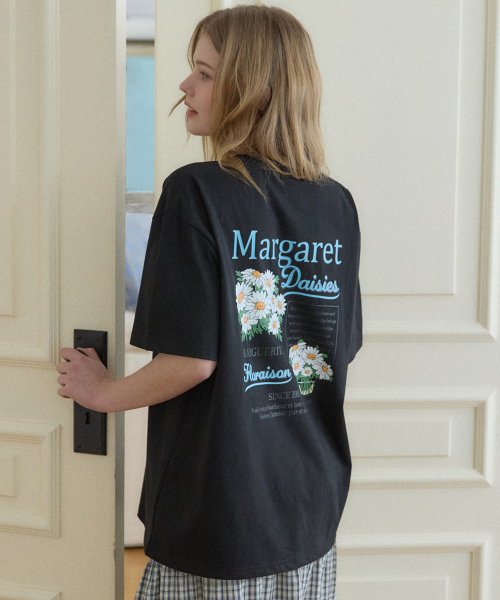 OURHOPE（アワーホープ）の「[ Sサイズ追加 ] マーガレットポスターティーシャツ - ブラック（Tシャツ/カットソー・レディース・ブラック・ONE/3(L)/1(S)）」の2枚目の写真