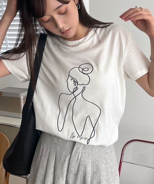 Rejoule(リジュール)の「ラインアート刺繍 ニュアンスTEE(Tシャツ/カットソー・レディース・ホワイト/グレー/チャコールグレー・FREE)」の4枚目の写真