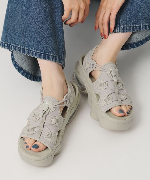 NIKE(ナイキ)の「【WEB限定】<NIKE>ウィメンズ エアマックス ココ サンダル(サンダル・レディース・ブラック/ナチュラル・24cm/23cm/25cm)」の3枚目の写真
