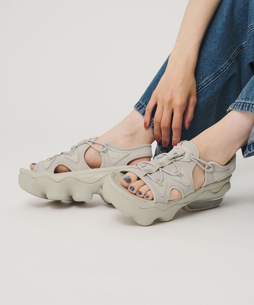 NIKE(ナイキ)の「【WEB限定】<NIKE>ウィメンズ エアマックス ココ サンダル(サンダル・レディース・ブラック/ナチュラル・24cm/23cm/25cm)」の4枚目の写真
