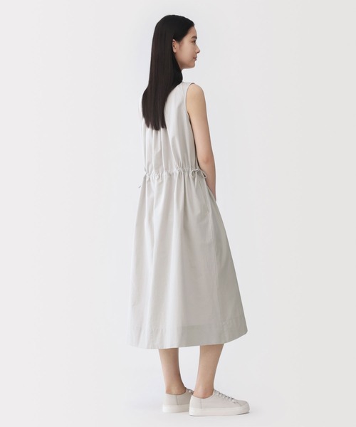 MUJI Labo（ムジラボ）の「〔MUJI Labo〕婦人　和紙混高密度ポプリン　ノースリーブギャザーワンピース（ワンピース・レディース・ライトグレー/ブラック/グレー・S/M/L/XL）」の8枚目の写真