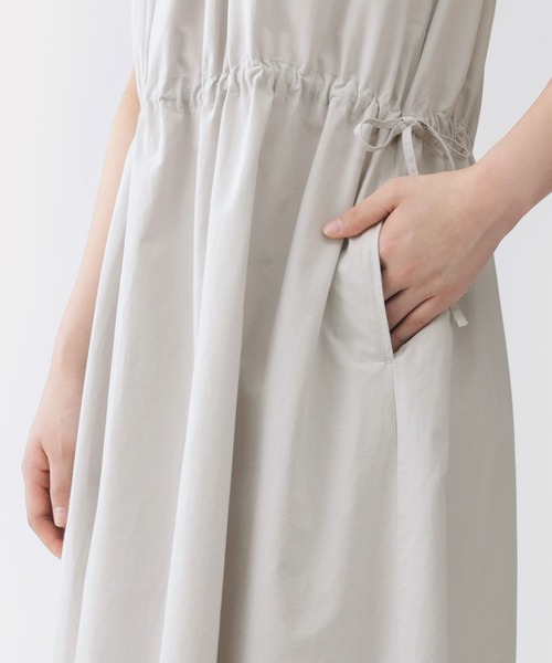 MUJI Labo（ムジラボ）の「〔MUJI Labo〕婦人　和紙混高密度ポプリン　ノースリーブギャザーワンピース（ワンピース・レディース・ライトグレー/ブラック/グレー・S/M/L/XL）」の12枚目の写真