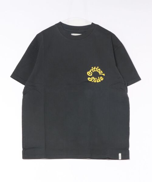 TCSS(ティーシーエスエス)の「DESIGN TEE/Critical Slide(クリティカルスライド)TCSS バックプリント 半袖Tシャツ ロゴT プリントT クルーネック オーバーサイズ リラックスフィット(Tシャツ/カットソー・メンズ・ブラック・LARGE/X-LARGE)」の1枚目の写真