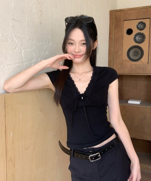 Aelina(エリナ)の「VネックレースリボンTシャツ(Tシャツ/カットソー・レディース・ブラック/ホワイト/オレンジ・FREE)」の8枚目の写真