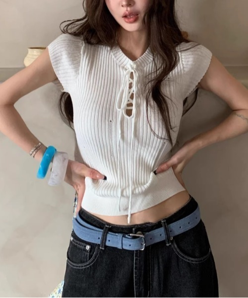 Vipoa(ヴィポア)の「race-up short sleeve knit(ニット/セーター・レディース・ブルー/ホワイト/ブラック・FREE)」の2枚目の写真