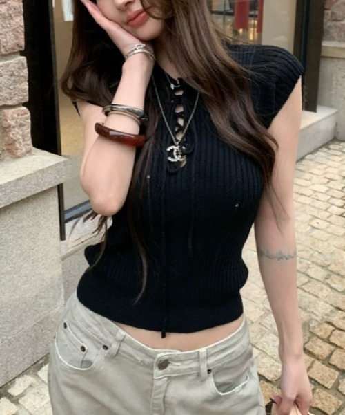 Vipoa(ヴィポア)の「race-up short sleeve knit(ニット/セーター・レディース・ブルー/ホワイト/ブラック・FREE)」の3枚目の写真