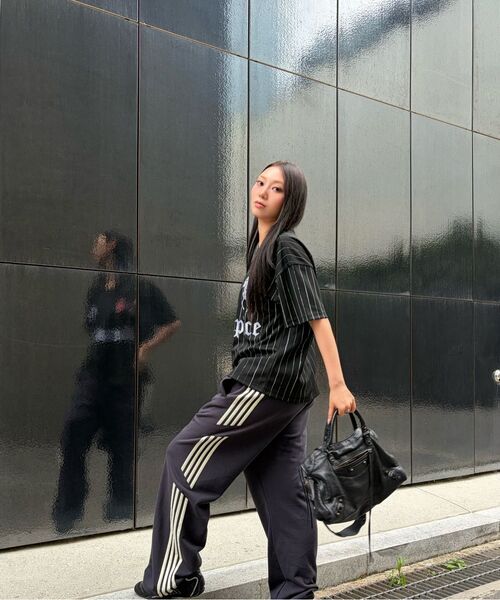 DAUSPICE(ディーオスピス)の「BB STRIPE FOOTBALL JERSEY Black(Tシャツ/カットソー・レディース・ブラック・MEDIUM/LARGE)」の4枚目の写真