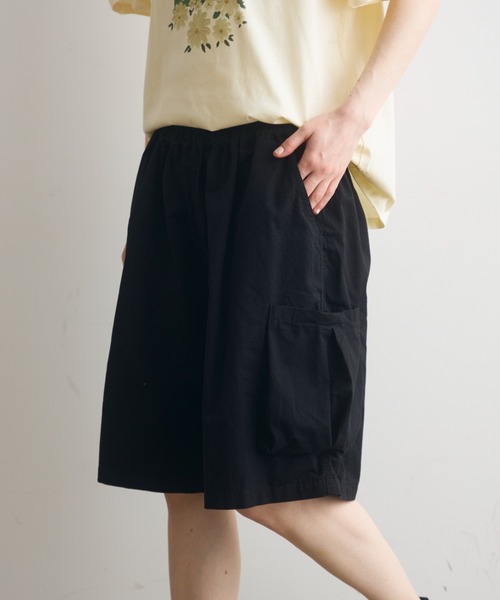 Crisp(クリスプ)の「side pocket half pants / サイドポケットハーフパンツ(その他パンツ・レディース・ブラック/アイボリー・FREE)」の3枚目の写真