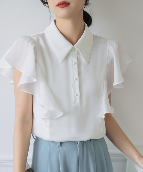 AMAJI（アマジ）の「シフォン フリル ドールカラー フレアスリーブ シャツ（シャツ/ブラウス・レディース・ホワイト・LARGE/MEDIUM/SMALL/X-LARGE）」の3枚目の写真