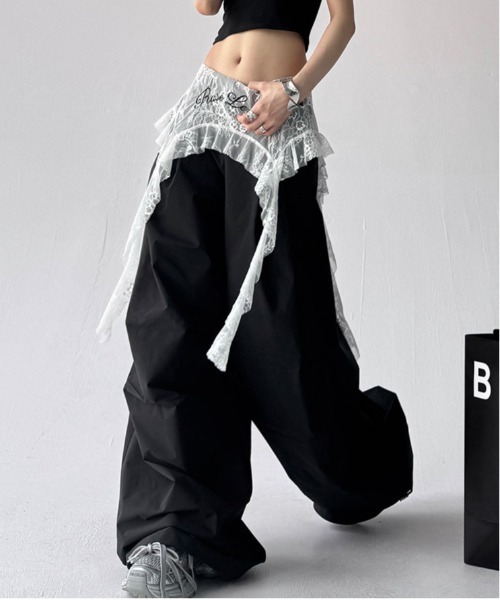 ＆soiree（アンドソワレ）の「ドローコード付きレースレイヤードバレルパンツ（その他パンツ・レディース・ブラック・SMALL/MEDIUM/LARGE/X-LARGE）」の2枚目の写真