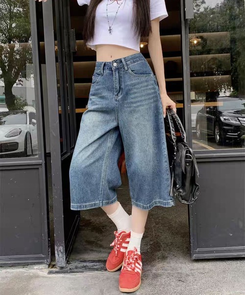 MAISON DE THERESE（メゾン ド テレーズ）の「ウォッシュ加工バギーハーフデニムパンツ（デニムパンツ・レディース・ブルー/ライトブルー/ブラック・M）」の4枚目の写真