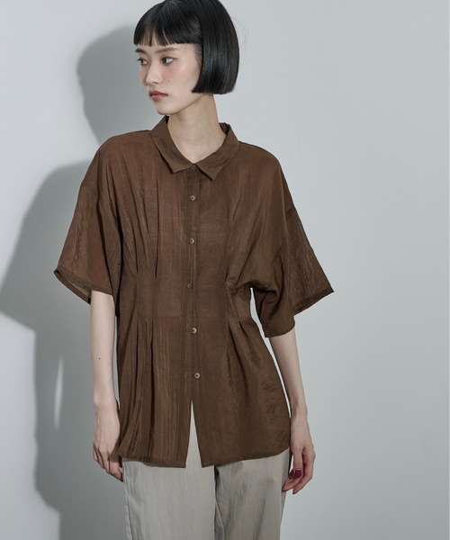 THE YOn（ザヨン）の「ウエストタックシアーハーフスリーブシャツ