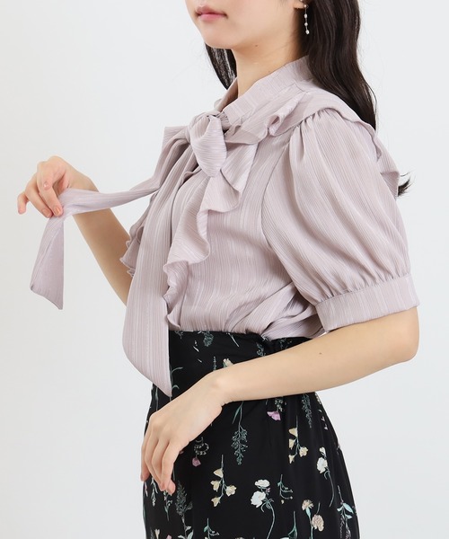ASTORIA ODIER(アストリアオディール)の「ラメストライプ ラッフルリボンタイブラウス(シャツ/ブラウス・レディース・ベージュ/ライトグレー/ホワイト/ミント・MEDIUM)」の6枚目の写真