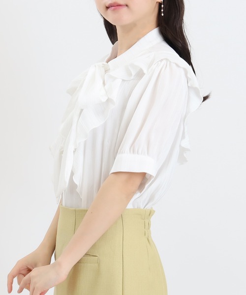 ASTORIA ODIER(アストリアオディール)の「ラメストライプ ラッフルリボンタイブラウス(シャツ/ブラウス・レディース・ベージュ/ライトグレー/ホワイト/ミント・MEDIUM)」の11枚目の写真