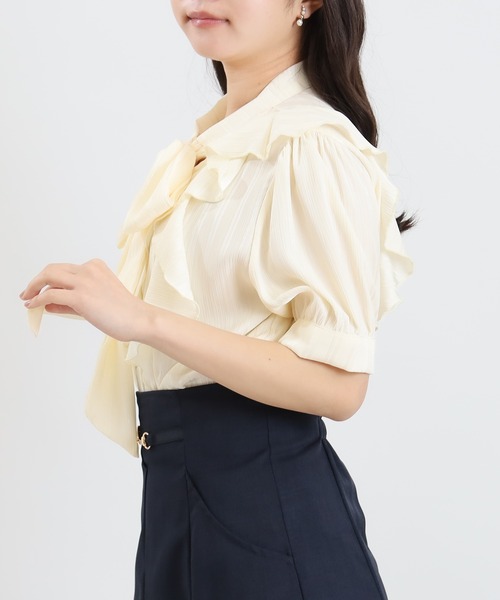 ASTORIA ODIER(アストリアオディール)の「ラメストライプ ラッフルリボンタイブラウス(シャツ/ブラウス・レディース・ベージュ/ライトグレー/ホワイト/ミント・MEDIUM)」の16枚目の写真