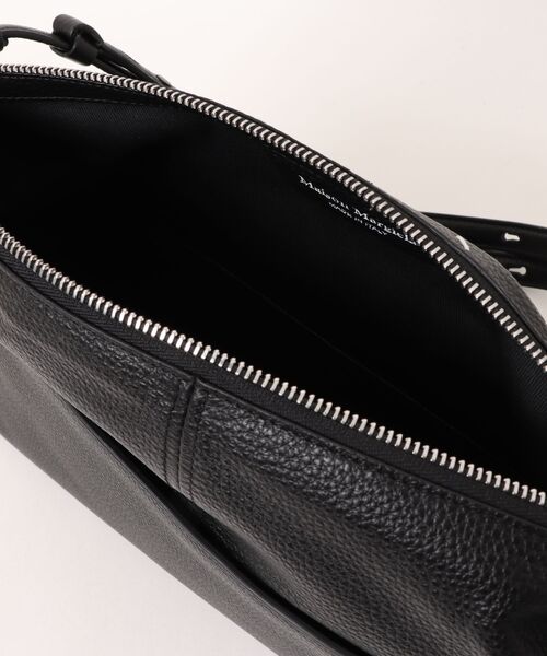Maison Margiela(メゾンマルジェラ)の「Maison Margiela-women 5AC SOFT POUCH(ショルダーバッグ・レディース・ブラック・FREE)」の3枚目の写真