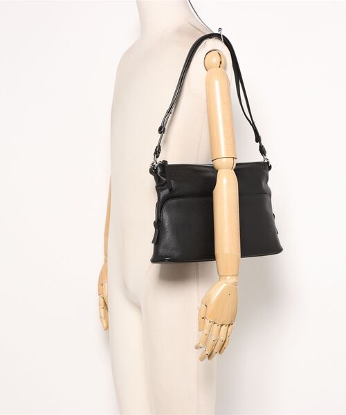 Maison Margiela(メゾンマルジェラ)の「Maison Margiela-women 5AC SOFT POUCH(ショルダーバッグ・レディース・ブラック・FREE)」の2枚目の写真