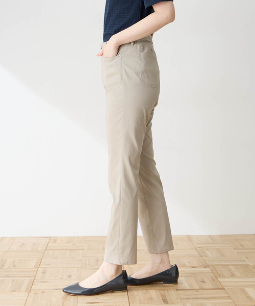DECOY SINCE 1981（デコイシンスイチキュウハチイチ）の「クールストレッチストレートパンツ【接触冷感・後ろウエストゴム・大きいサイズあり】（その他パンツ・レディース・ベージュ/ネイビー/モカ・70/64/67/80/76）」の5枚目の写真