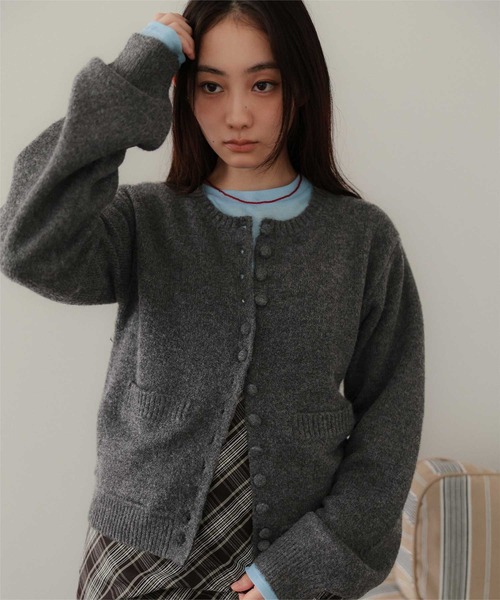 miette（ミエット）の「くるみボタンニットカーディガン（カーディガン/ボレロ・レディース・ライトブルー/チャコール/カーキ・FREE）」の2枚目の写真