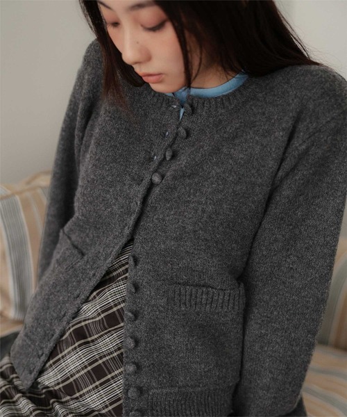 miette（ミエット）の「くるみボタンニットカーディガン（カーディガン/ボレロ・レディース・ライトブルー/チャコール/カーキ・FREE）」の4枚目の写真