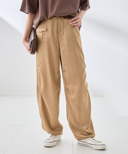 The Loom(ザ ルーム)の「The Loom/ザ ルーム CARGO-LITE TROUSERS パンツ(その他パンツ・レディース・ベージュ/ブラック・SMALL)」の2枚目の写真