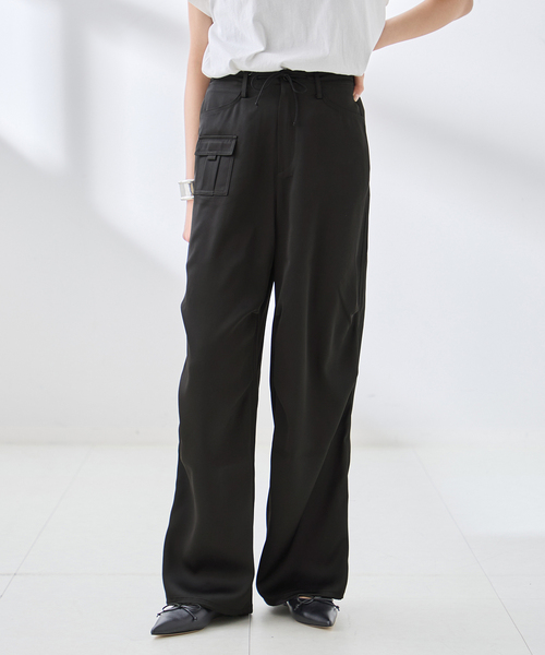 The Loom(ザ ルーム)の「The Loom/ザ ルーム CARGO-LITE TROUSERS パンツ(その他パンツ・レディース・ベージュ/ブラック・SMALL)」の1枚目の写真