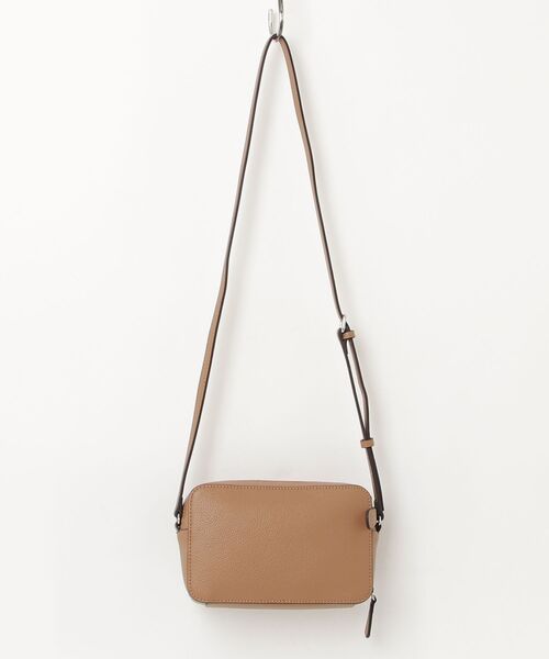 Guess（ゲス）の「LISA Mini Crossbody ショルダーバッグ（ショルダーバッグ・レディース・ストーン/キャメル/ブラック・ONE SIZE）」の9枚目の写真