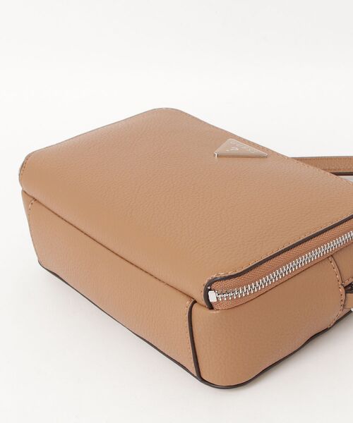 Guess（ゲス）の「LISA Mini Crossbody ショルダーバッグ（ショルダーバッグ・レディース・ストーン/キャメル/ブラック・ONE SIZE）」の10枚目の写真