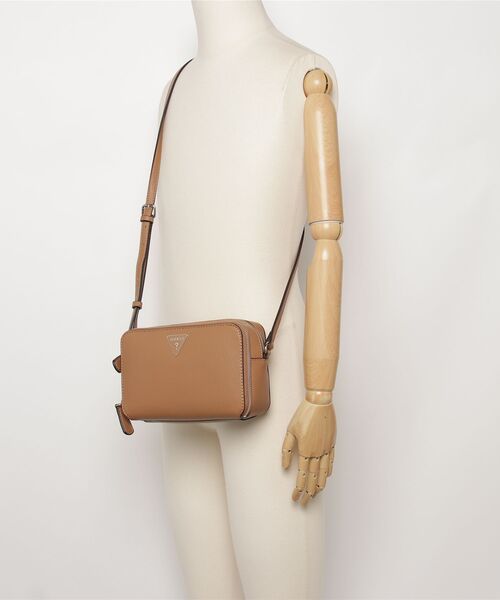 Guess（ゲス）の「LISA Mini Crossbody ショルダーバッグ（ショルダーバッグ・レディース・ストーン/キャメル/ブラック・ONE SIZE）」の12枚目の写真