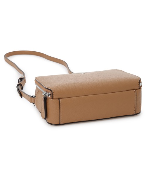 Guess（ゲス）の「LISA Mini Crossbody ショルダーバッグ（ショルダーバッグ・レディース・ストーン/キャメル/ブラック・ONE SIZE）」の6枚目の写真