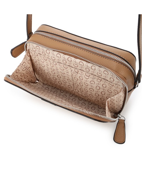 Guess（ゲス）の「LISA Mini Crossbody ショルダーバッグ（ショルダーバッグ・レディース・ストーン/キャメル/ブラック・ONE SIZE）」の7枚目の写真