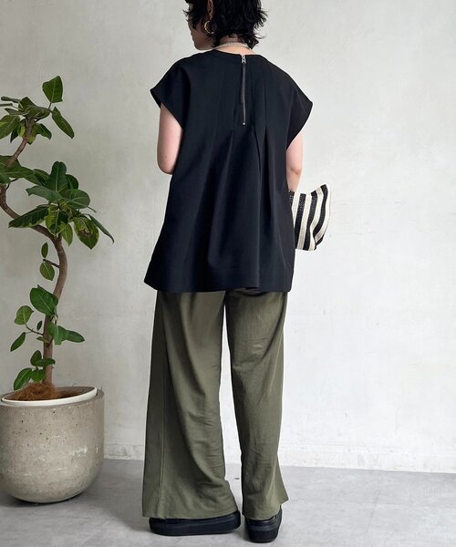 un dix cors(アンディコール)の「麻調ジップノースリブラウス(シャツ/ブラウス・レディース・ベージュ/グレー/ブラウン/ブラック・FREE)」の10枚目の写真