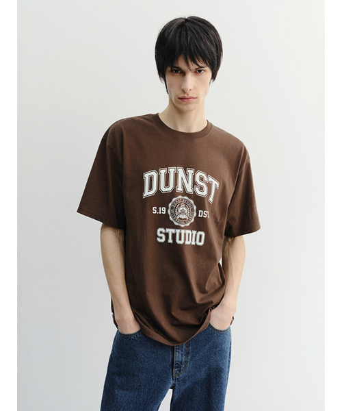DUNST FOR MEN(ダンストフォーメン)の「CLASSIC LOGO T-SHIRT_UNISEX_UDTS6B139_BROWN(Tシャツ/カットソー・メンズ・ブラウン・X-SMALL/SMALL/MEDIUM/LARGE/X-LARGE/XX-LARGE)」の2枚目の写真