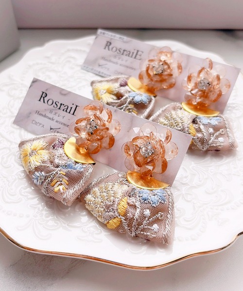 tone（トーン）の「【RosraiE】ガラスフラワー インド刺繍リボン イヤリング(MA)（イヤリング・レディース・ゴールド・FREE）」の5枚目の写真