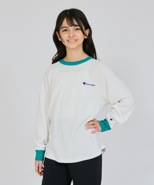 Champion(チャンピオン)の「【Champion/チャンピオン】キッズ ベーシック ロングスリーブTシャツ(ワンピース・キッズ・オフホワイト/ブラック/ライトブラウン・130/140/150/160/100/110/120)」の1枚目の写真
