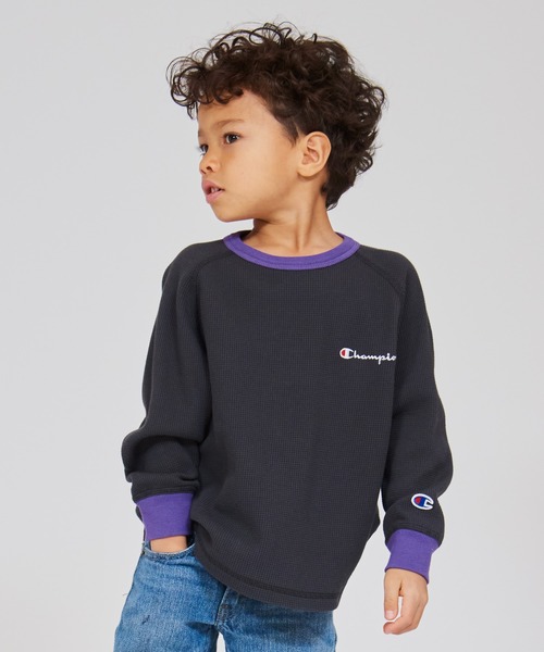 Champion(チャンピオン)の「【Champion/チャンピオン】キッズ ベーシック ロングスリーブTシャツ(ワンピース・キッズ・オフホワイト/ブラック/ライトブラウン・130/140/150/160/100/110/120)」の2枚目の写真