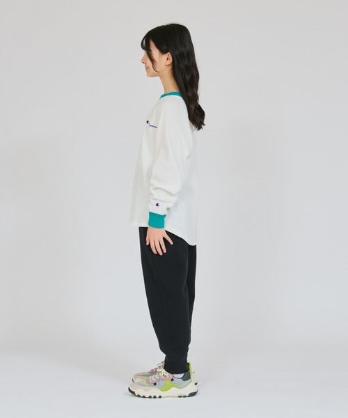 Champion(チャンピオン)の「【Champion/チャンピオン】キッズ ベーシック ロングスリーブTシャツ(ワンピース・キッズ・オフホワイト/ブラック/ライトブラウン・130/140/150/160/100/110/120)」の5枚目の写真