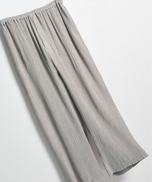 STUDIOUS(ステュディオス)の「【STUDIOUS】Silky Pleats Easy Pants / シルキープリーツイージーパンツ / 伸縮素材 / 接触冷感(スラックス・メンズ・グレイッシュベージュ/ブラック/ブルー・2/1)」の3枚目の写真
