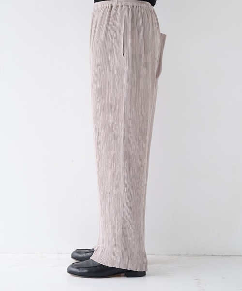 STUDIOUS(ステュディオス)の「【STUDIOUS】Silky Pleats Easy Pants / シルキープリーツイージーパンツ / 伸縮素材 / 接触冷感(スラックス・メンズ・グレイッシュベージュ/ブラック/ブルー・2/1)」の12枚目の写真