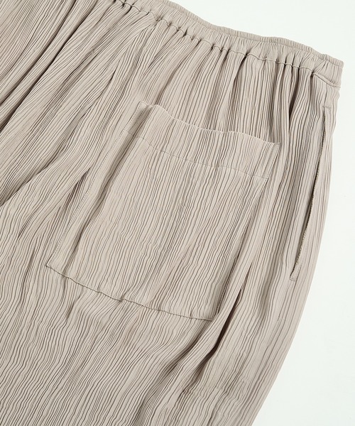 STUDIOUS(ステュディオス)の「【STUDIOUS】Silky Pleats Easy Pants / シルキープリーツイージーパンツ / 伸縮素材 / 接触冷感(スラックス・メンズ・グレイッシュベージュ/ブラック/ブルー・2/1)」の5枚目の写真