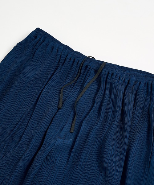 STUDIOUS(ステュディオス)の「【STUDIOUS】Silky Pleats Easy Pants / シルキープリーツイージーパンツ / 伸縮素材 / 接触冷感(スラックス・メンズ・グレイッシュベージュ/ブラック/ブルー・2/1)」の16枚目の写真