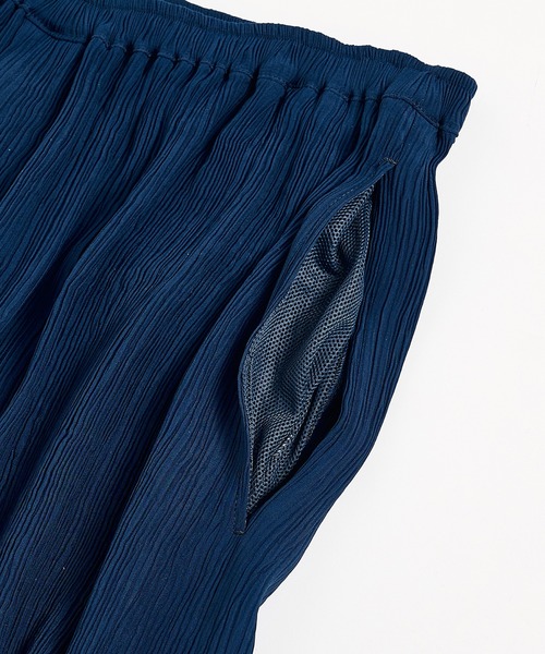 STUDIOUS(ステュディオス)の「【STUDIOUS】Silky Pleats Easy Pants / シルキープリーツイージーパンツ / 伸縮素材 / 接触冷感(スラックス・メンズ・グレイッシュベージュ/ブラック/ブルー・2/1)」の17枚目の写真