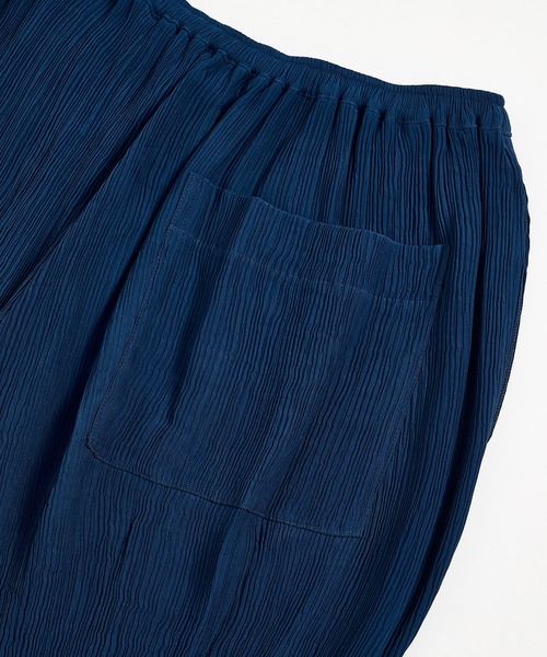 STUDIOUS(ステュディオス)の「【STUDIOUS】Silky Pleats Easy Pants / シルキープリーツイージーパンツ / 伸縮素材 / 接触冷感(スラックス・メンズ・グレイッシュベージュ/ブラック/ブルー・2/1)」の18枚目の写真