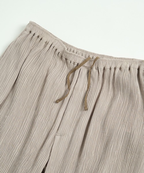 STUDIOUS(ステュディオス)の「【STUDIOUS】Silky Pleats Easy Pants / シルキープリーツイージーパンツ / 伸縮素材 / 接触冷感(スラックス・メンズ・グレイッシュベージュ/ブラック/ブルー・2/1)」の4枚目の写真