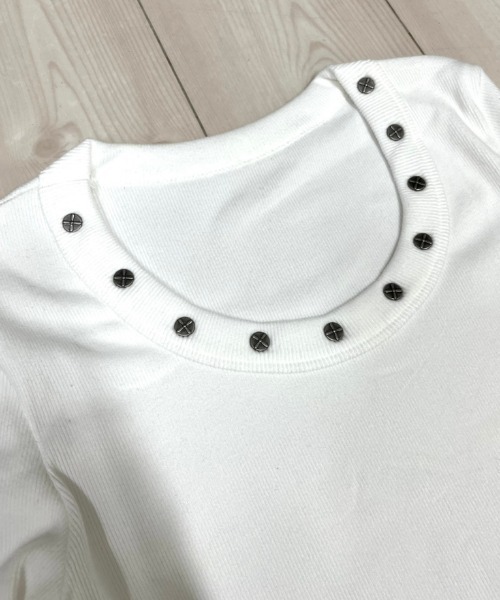 NANEA(ナネア)の「スタッズ付きクルーロンT(Tシャツ/カットソー・レディース・ブラック/ブラウン/ホワイト/チャコールグレー・MEDIUM/SMALL)」の17枚目の写真